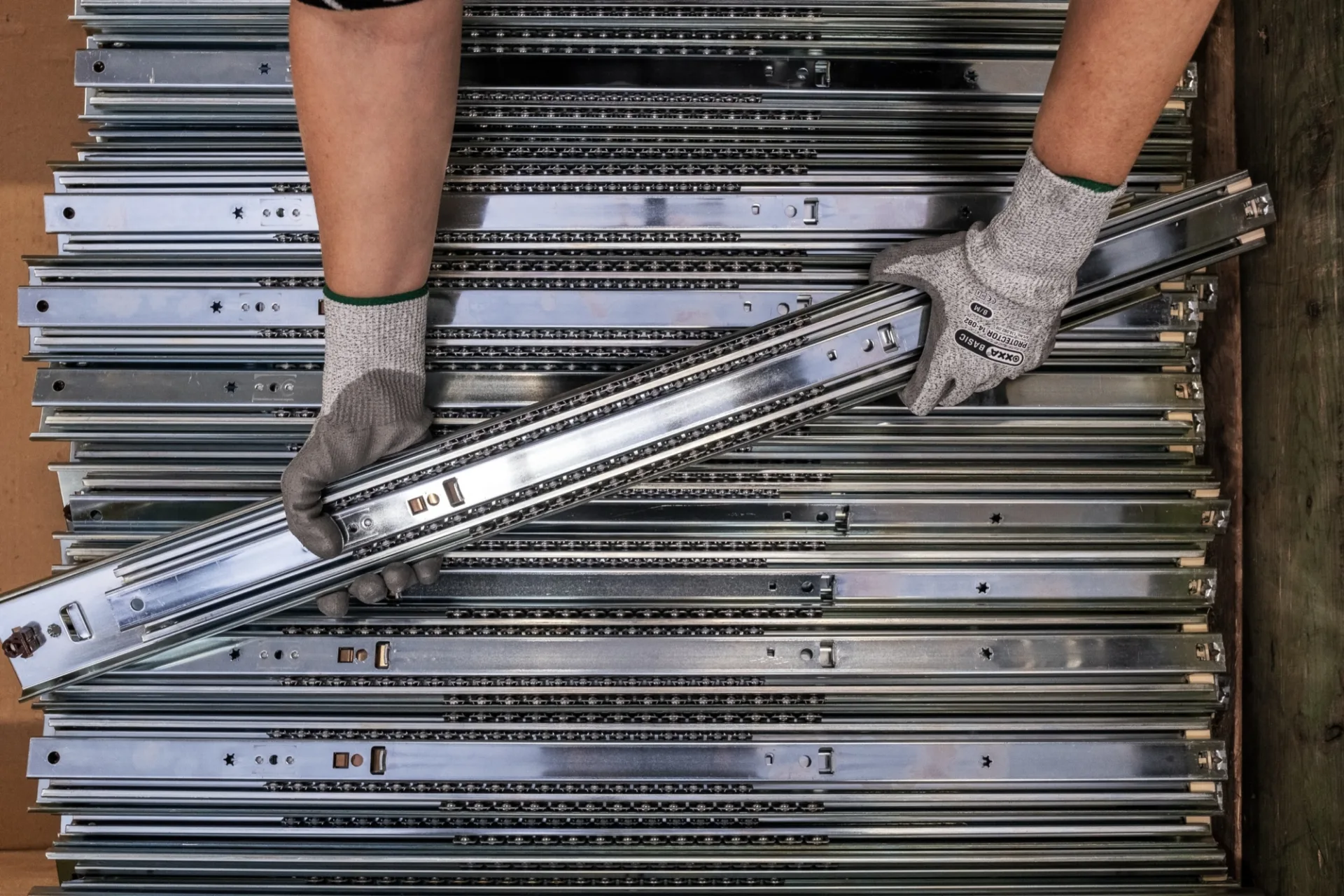 Drawer slides in box | Thomas Regout International