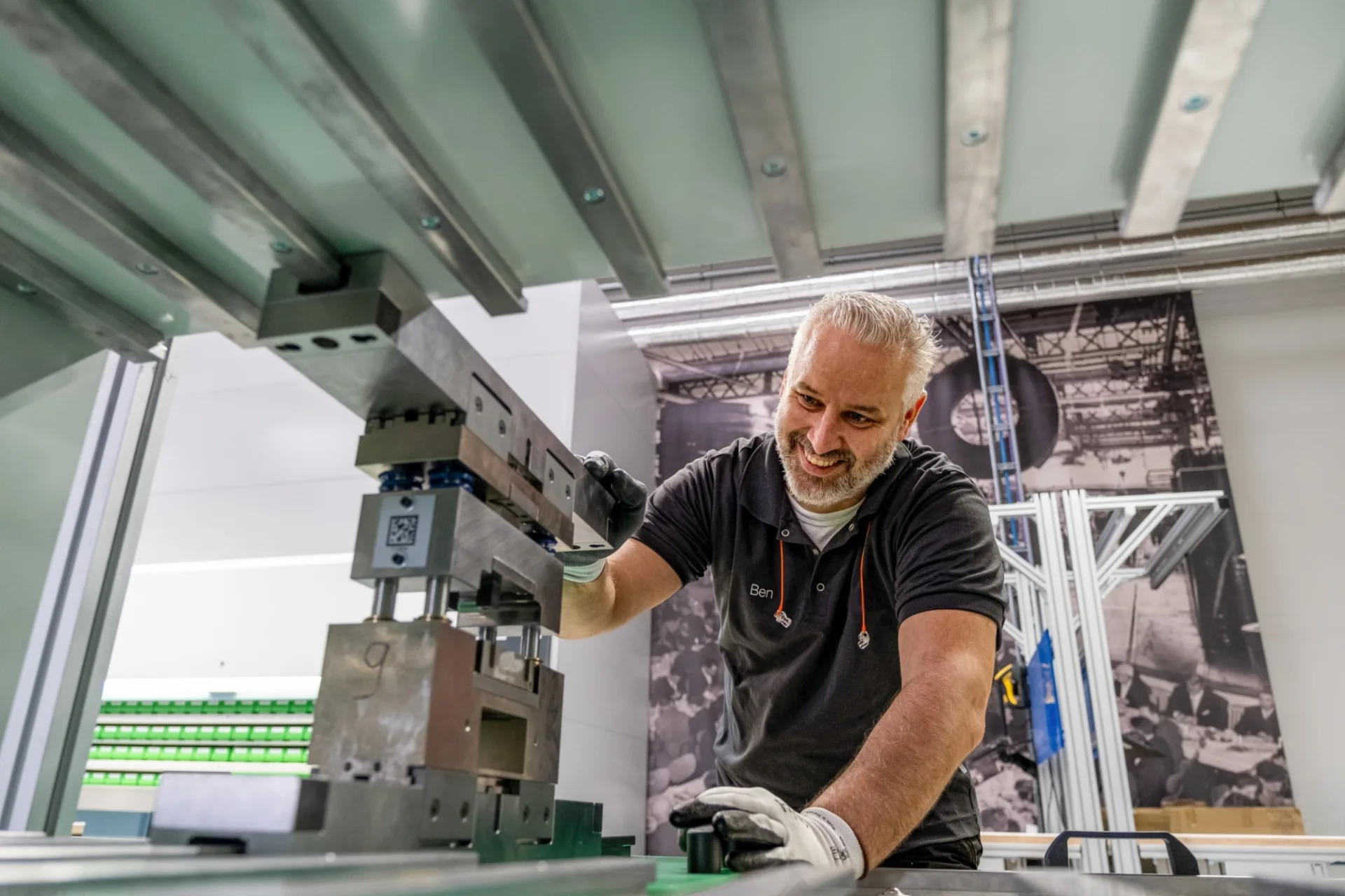 Preparing tools for production heavy duty slides | Thomas Regout International