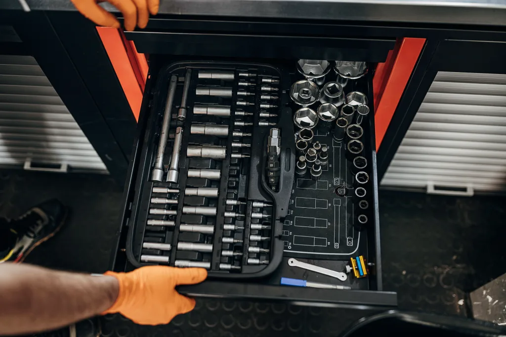 Heavy duty drawer slides for tool storage | Thomas Regout International