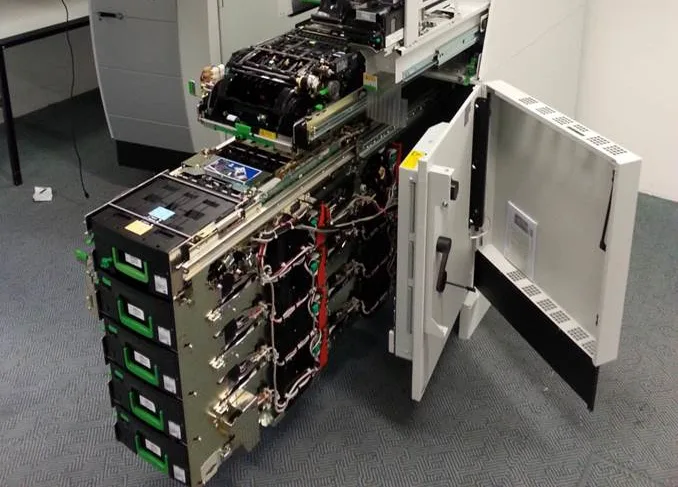 Heavy duty drawer slides for maintenance systems