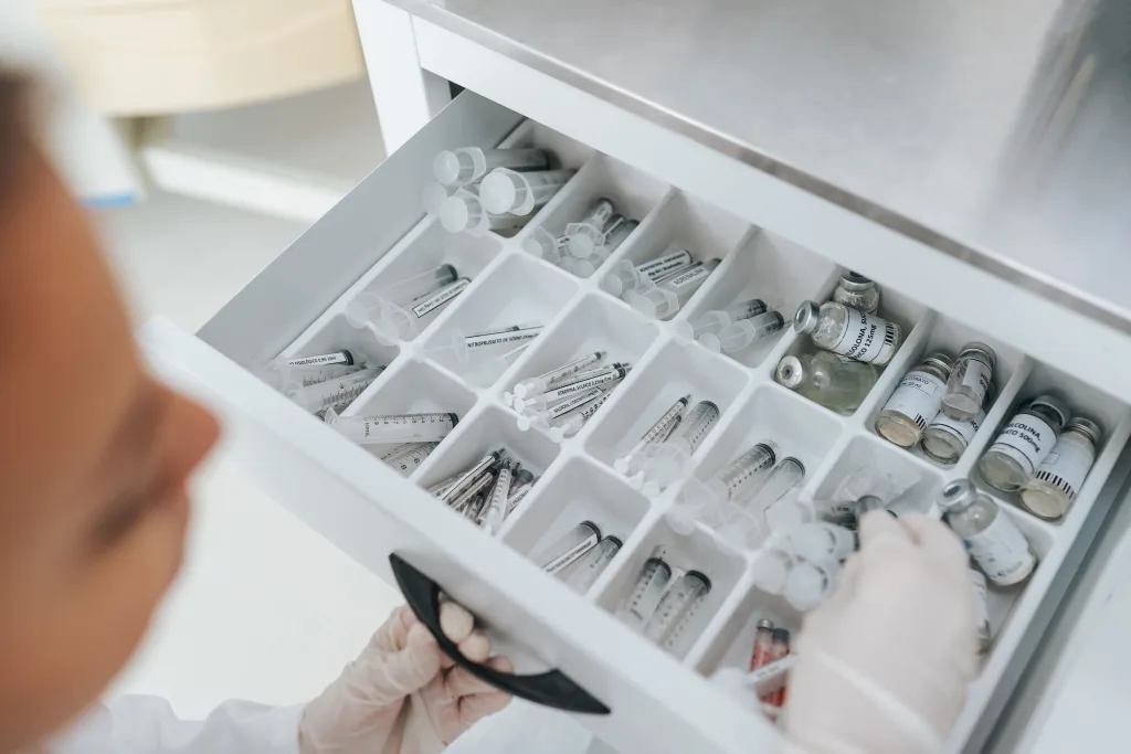 Drawer slides for furniture | Thomas Regout International